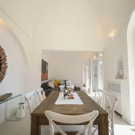 Trulli&dimore- Chateau 別荘 *