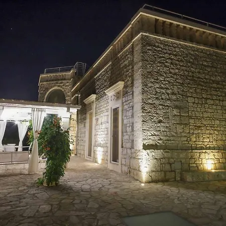 Trulli&dimore- Chateau 別荘 *